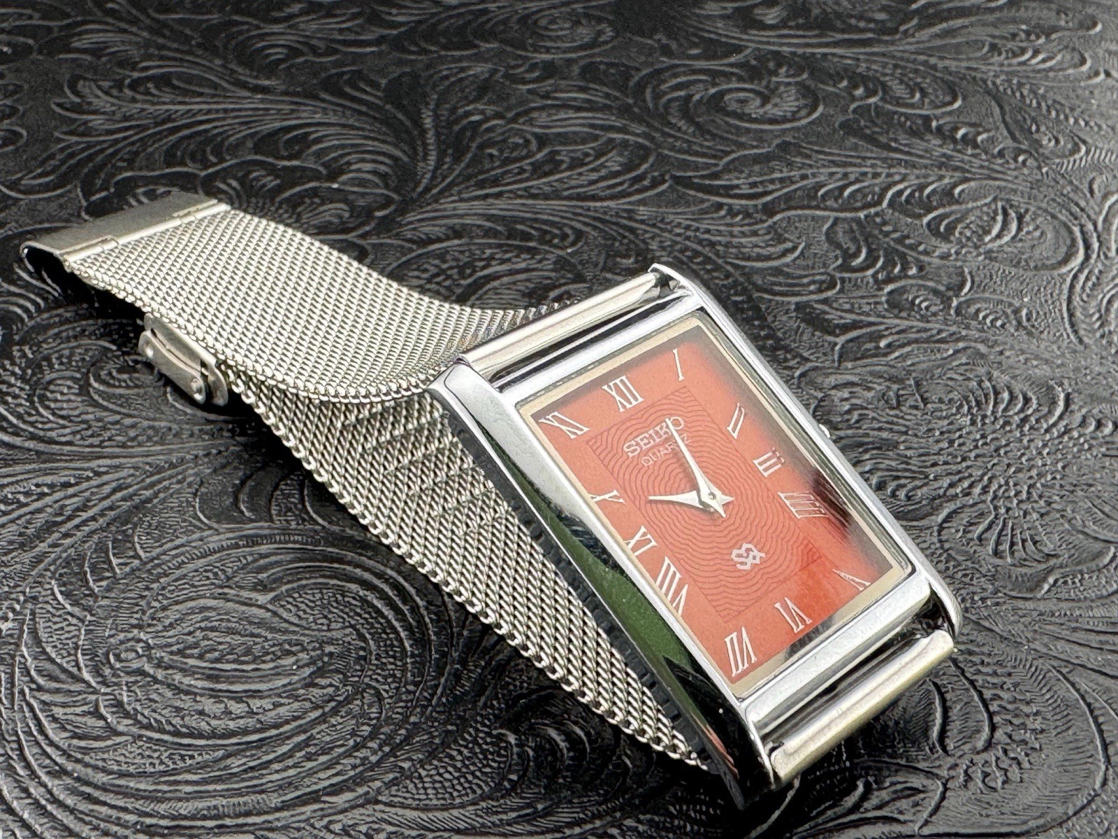 RED DIAL WITH SILVER CASE Vintage Seiko Slim Quartz Men’s Wrist Watch