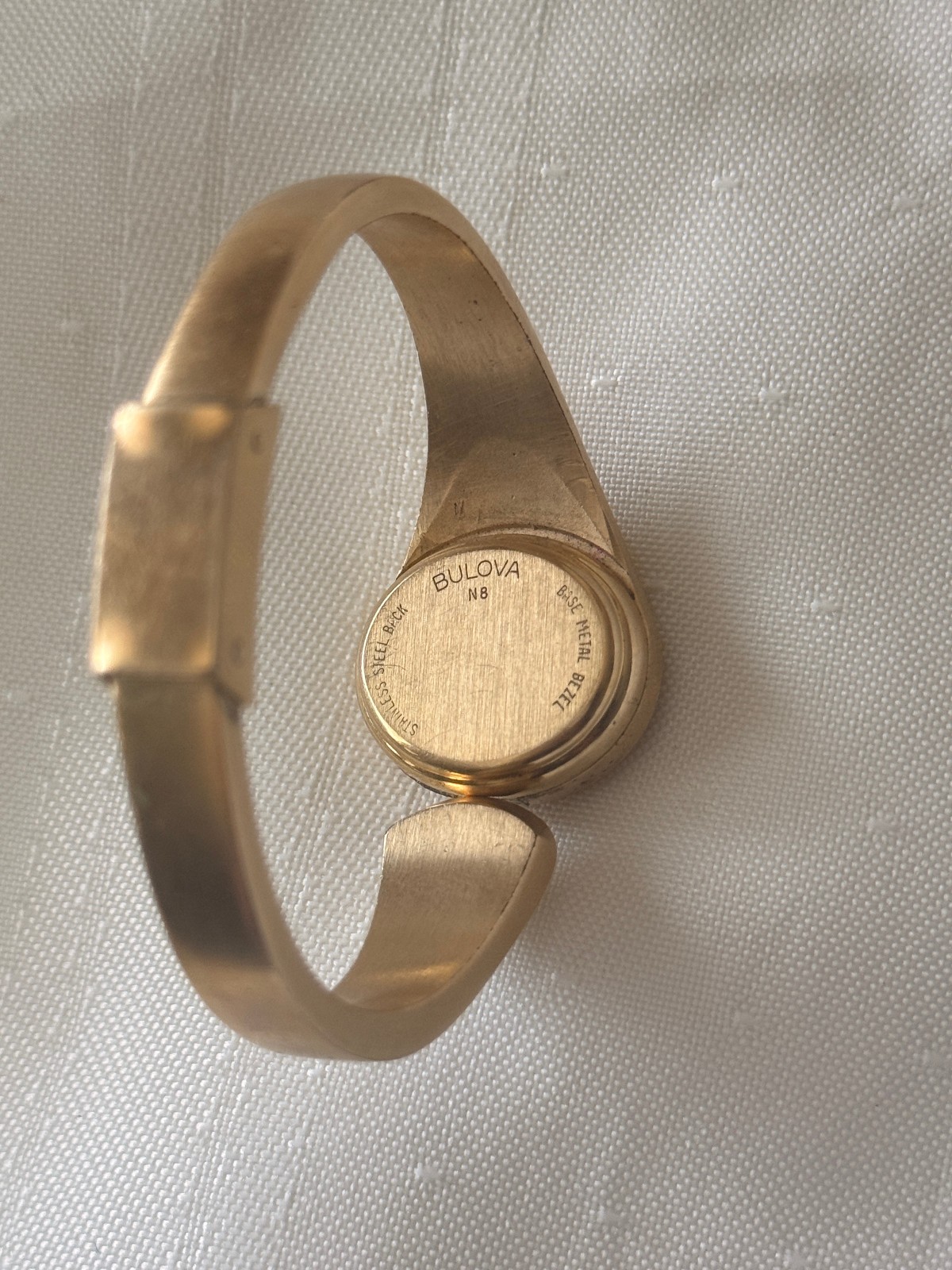 Bulova Ladies Gold Tone Vintage Hinged Bangle Cuff Watch Case Swiss N8 1978