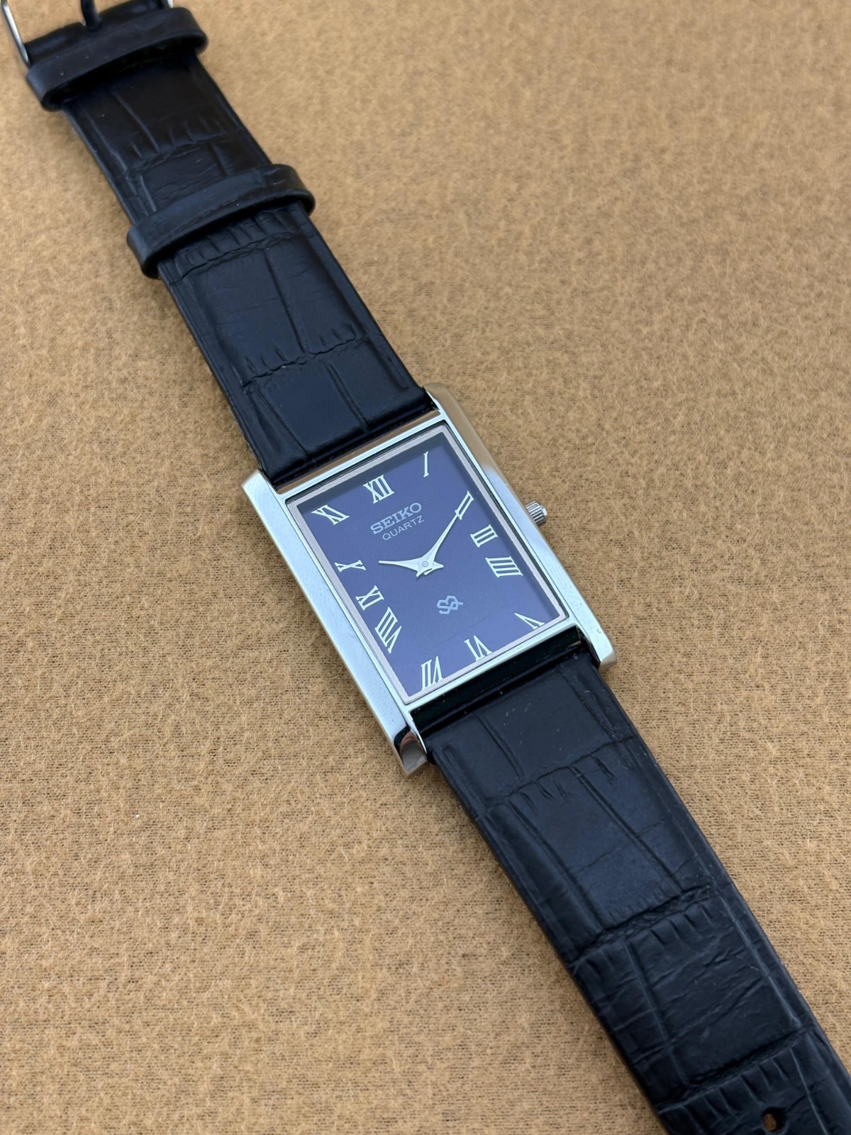 RARE BLUE SILVER Vintage Seiko Slim Quartz Men’s Wristwat-black strap