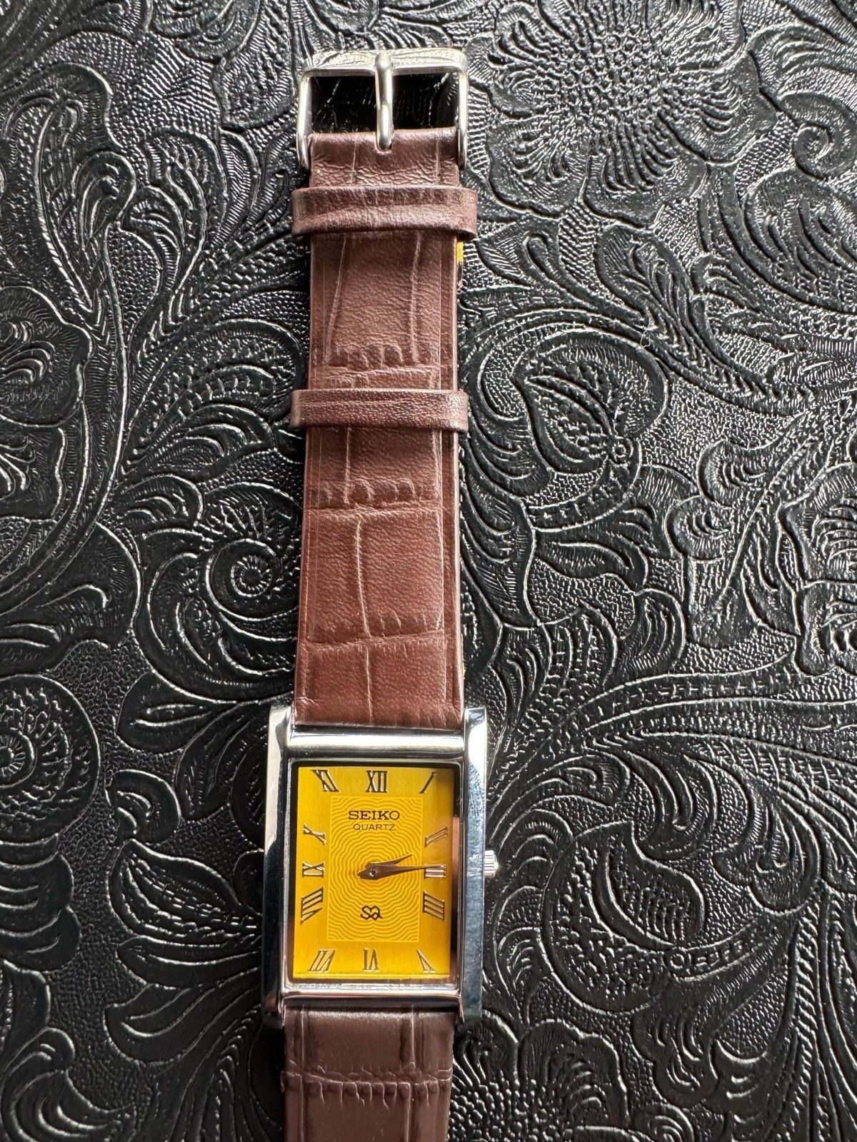 RARE YELLOW DIAL WITH SILVER CASE Vintage Seiko Slim Quartz Men’s Wrist Watch