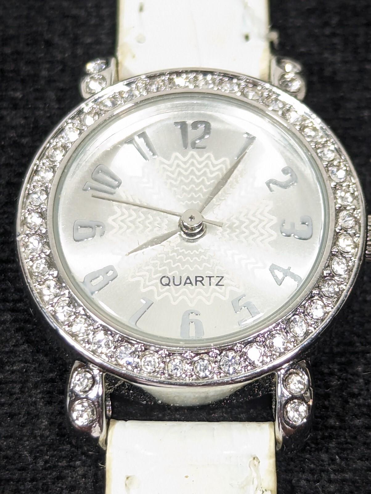 Silver Tone Dial Crystal Accent Round Case White Faux Leather Band Watch 7.5 In