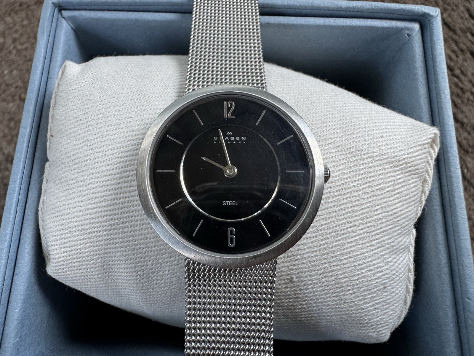 Skagen Ultra Slim Watch Made in Denmark w/ Box 471SSSBC Silver Mesh Black Dial