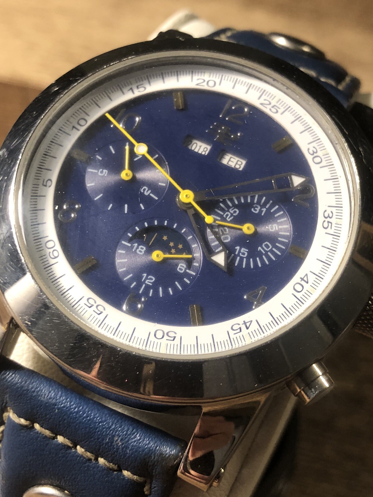 Men’s 32 Degrees Watch Automatic Sun & Moon, Date,Month Wristwatch Runs