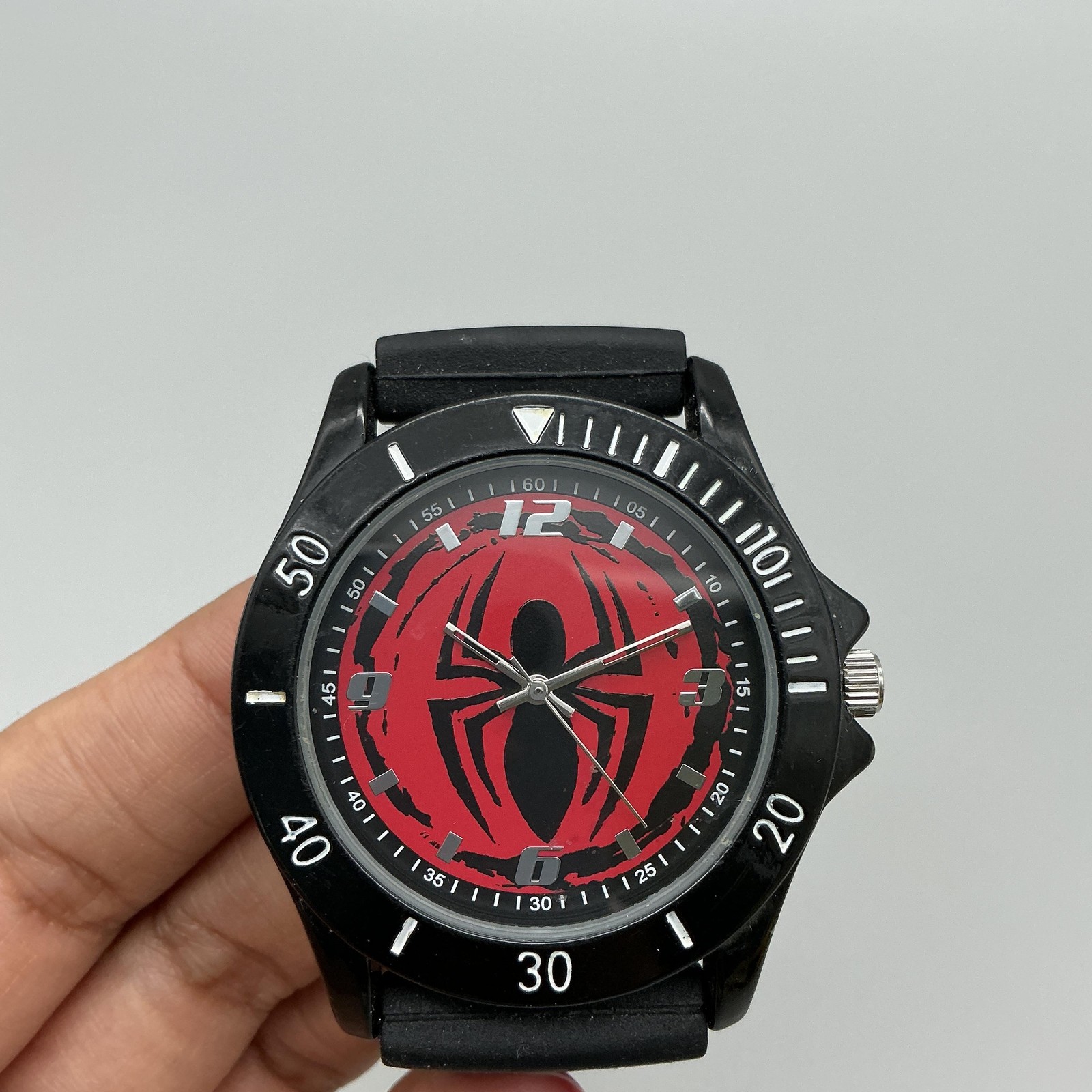 Marvel SPD1450BL Mens Watch 46mm Red Spider Dial Black Rubber Band New Battery