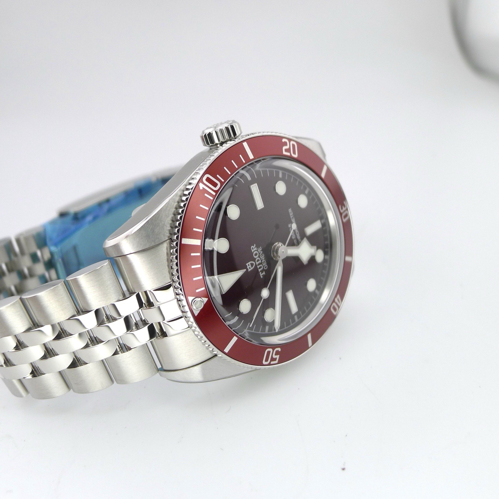 New Unworn 2026 Tudor Black Bay 58 Bordeaux red Dial And Bezel
