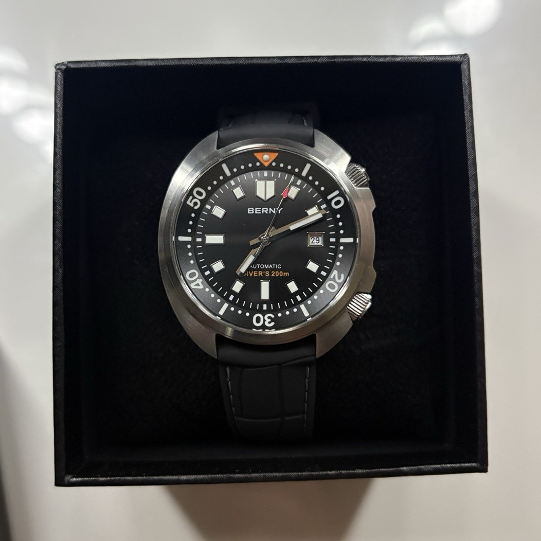 BERNY Automatic Diver Watch 200m 44mm Black Dial Rubber Strap Date W/ Box