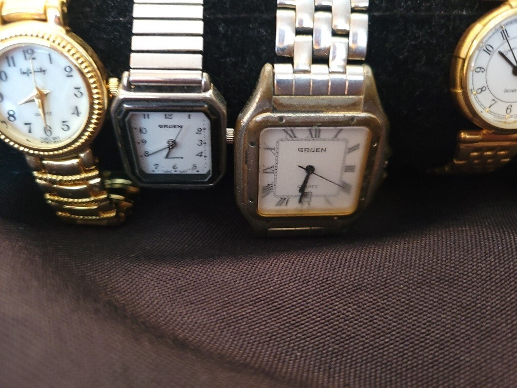 Mixed Lot of 10 Vintage Men’s & Women’s Watches Various Brands Untested