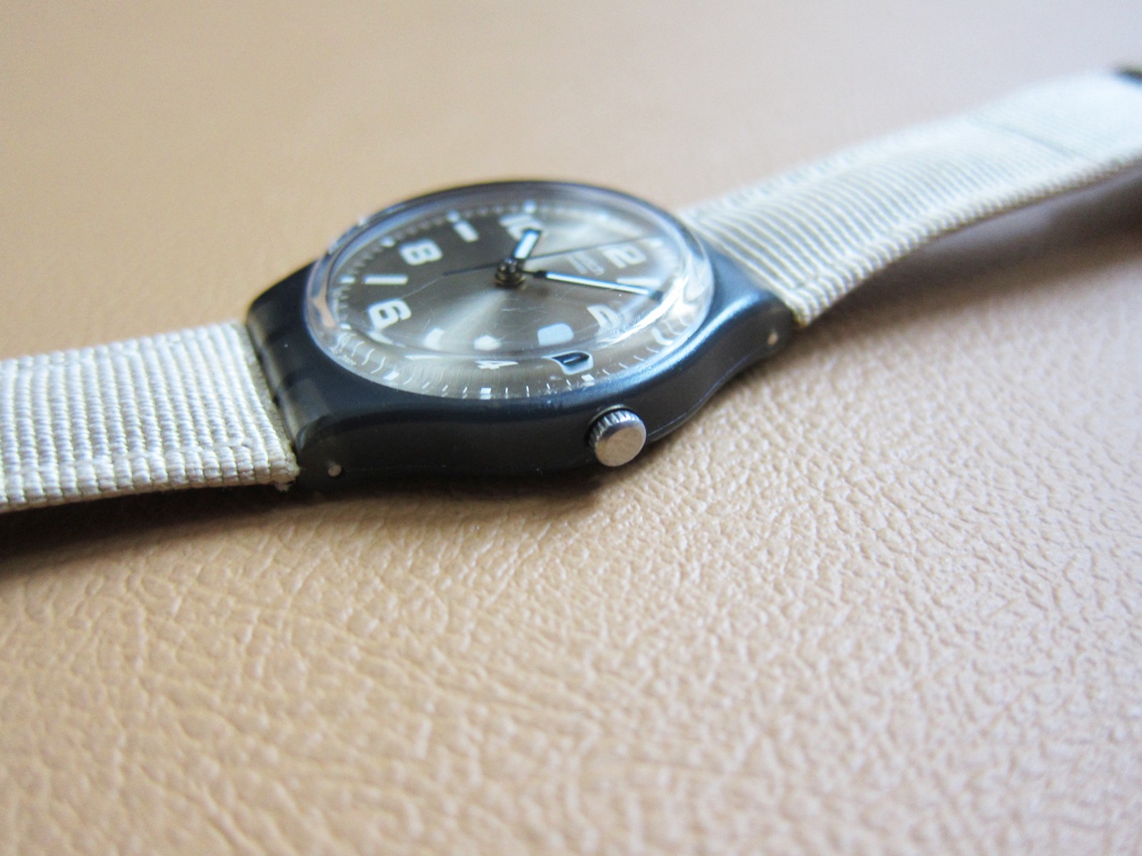 SWATCH Unisex Quartz Watch w/ Metallic Beige Dial (SWISS MADE)