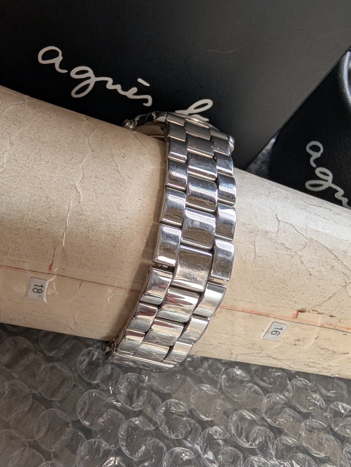 agnes.b v654 quartz wristwatch