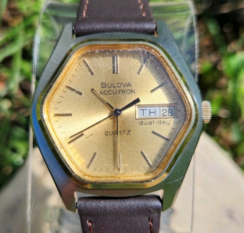 Vtg 1977 Bulova Accutron Quartz Dual-Day RARE Hexagon 35mm Men’s Watch 2423.10!!