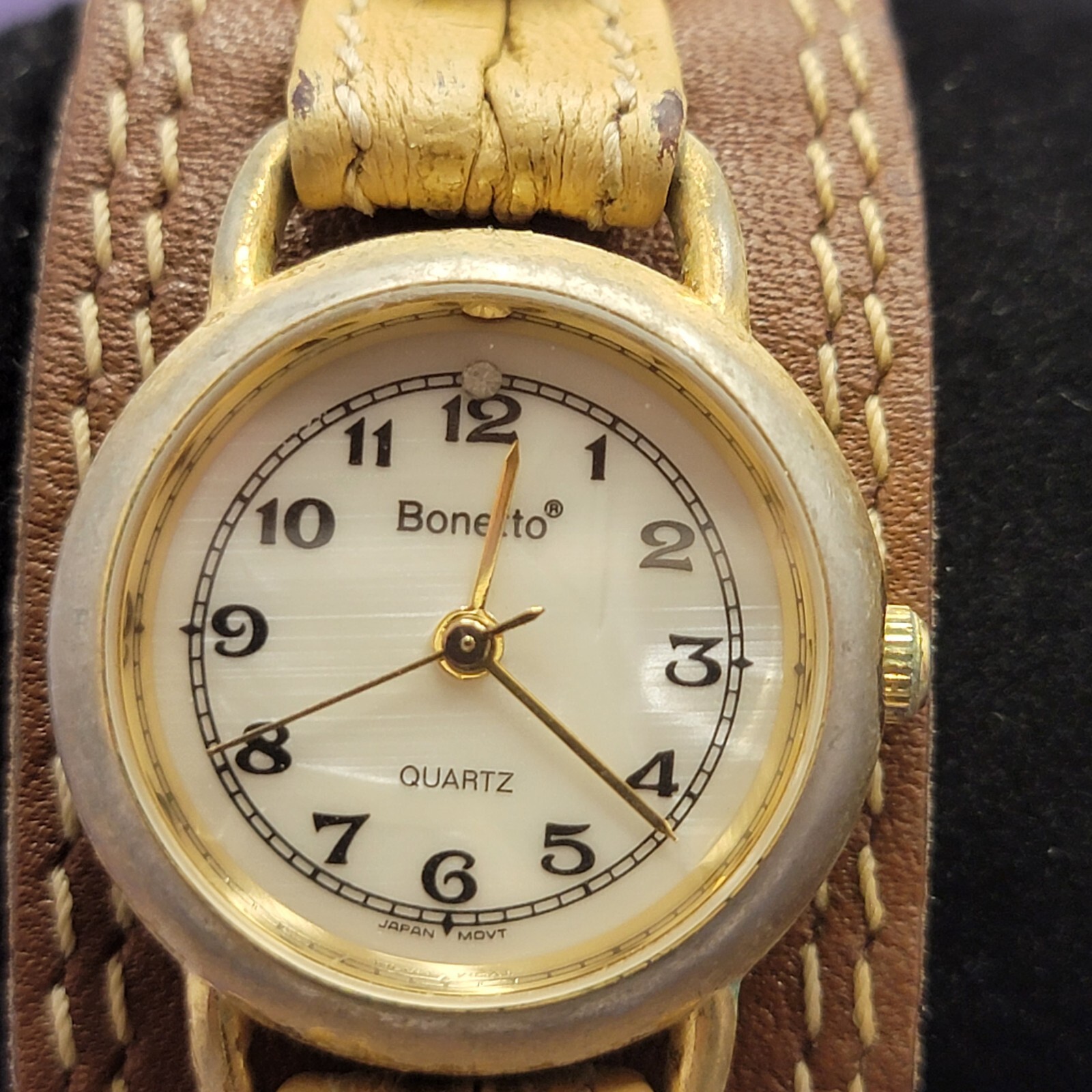 Vintage women’s Bonetto Quartz gold frame watch with leather band