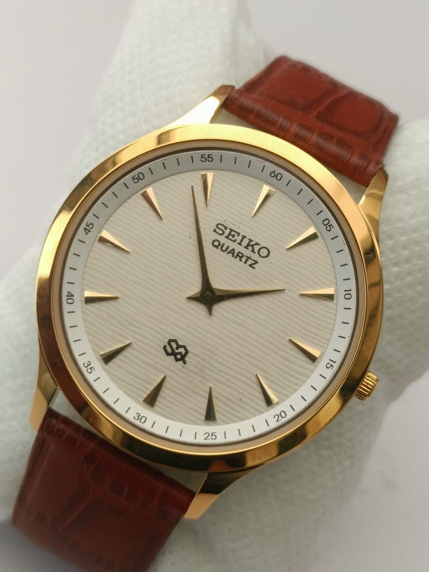Vintage Seiko Quartz Japan Made White Dial Men’s Wrist Watch Looking Good