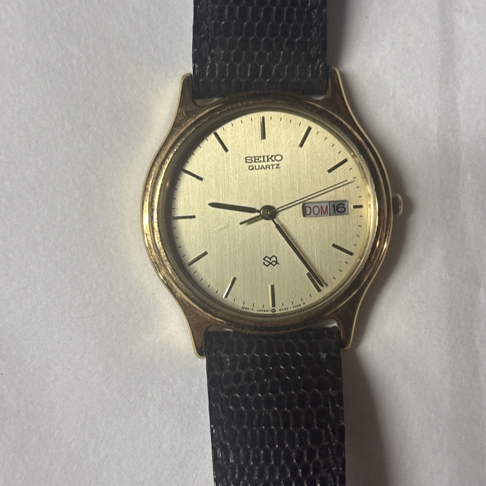 Seiko SQ Quartz 8C23-6010 — Champagne Day/Date, Gold-Tone Dress, Japan 1985