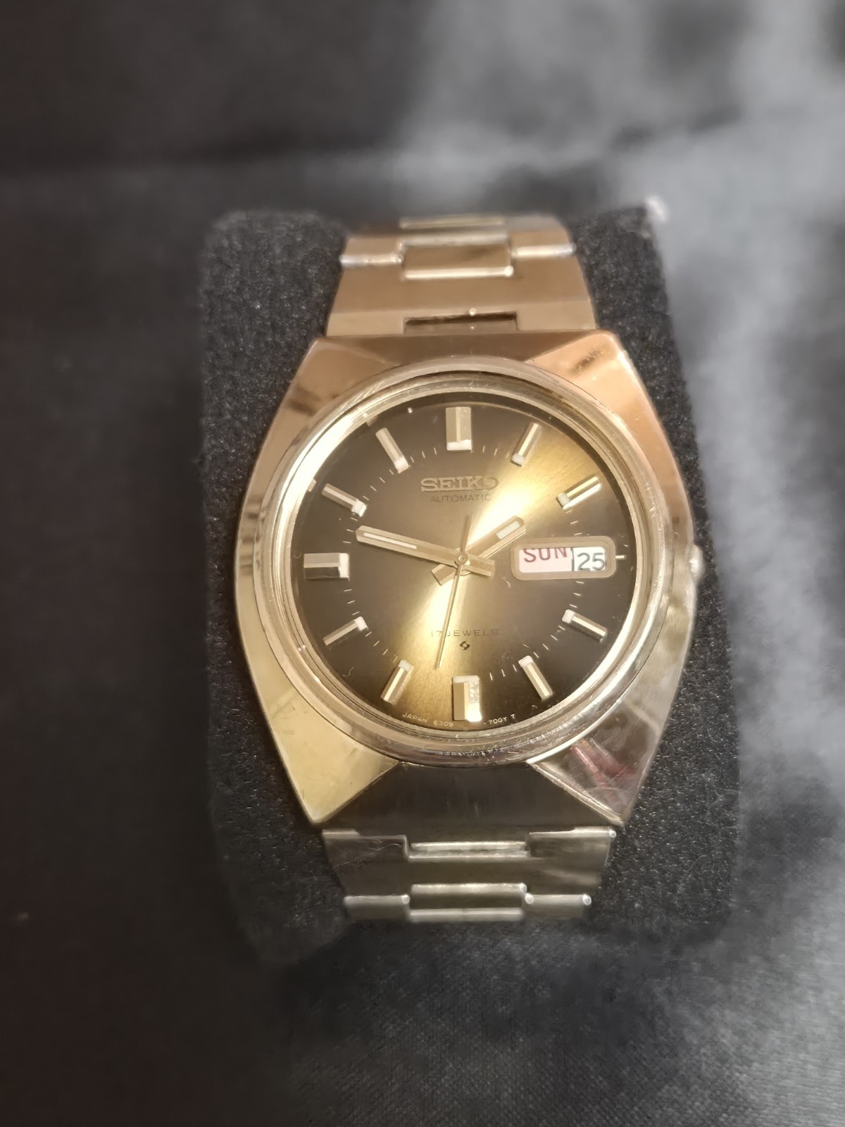 Seiko 7009-7009 Automatic 17J Day/Date Tigers Eye Sunburst Dial Bracelet