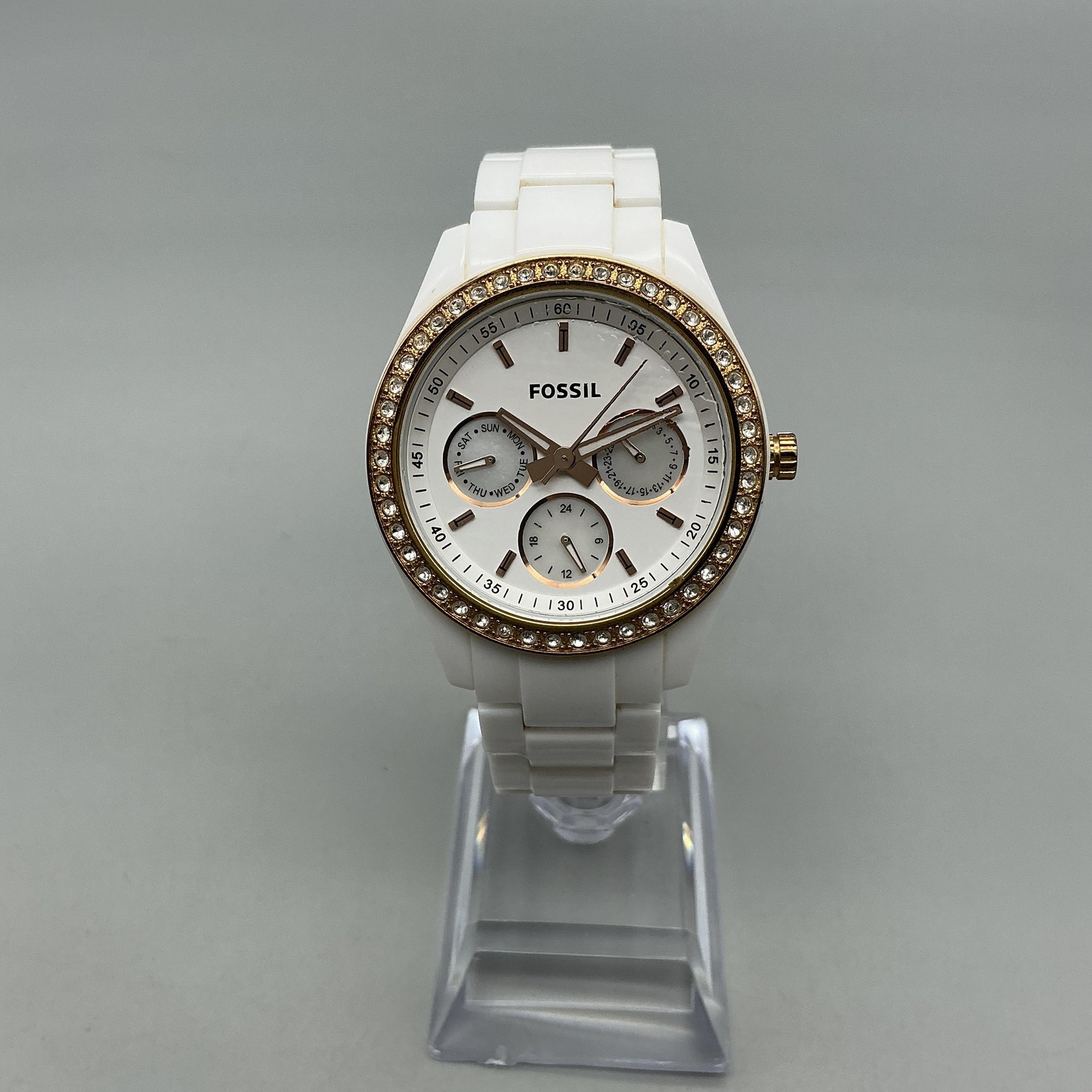 Fossil Womens Watch 37mm Gold Tone Crystal Bezel Day Date ES-2869 New Battery 7″