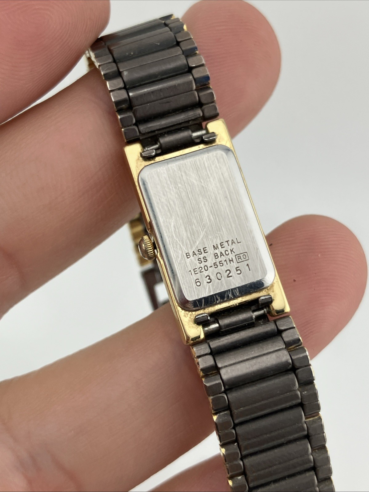 Vtg Seiko Ladies 12mm Watch Gray & Gold Tone Tank Dial 5.75″ 1e20-551h – RUNS