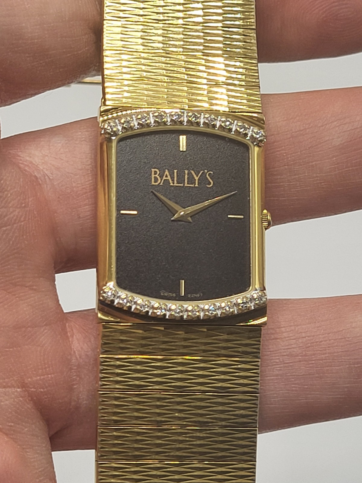 [N. MINT] Vintage BALLY’S LAS VEGAS by BULOVA Swiss Unisex DIAMONDS Watch