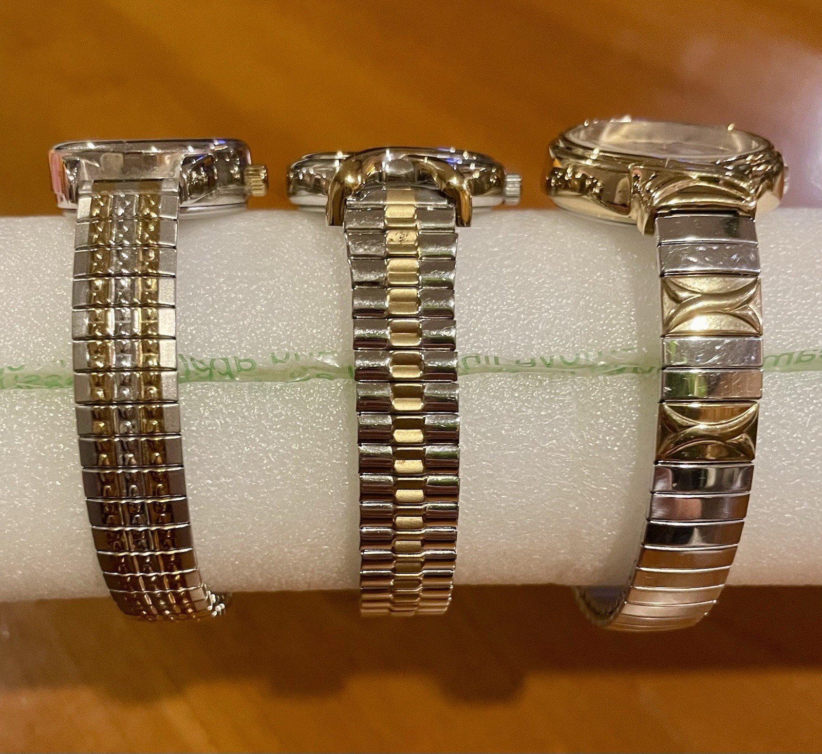 LOT OF 8 ASSORTED WOMENS WATCHES