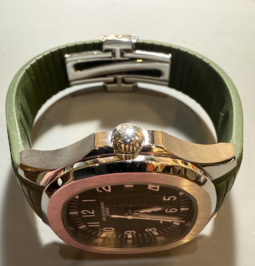 Specht & Söhne Geneve Green Dial Sport Watch – Date Window – Modern Cushion Case