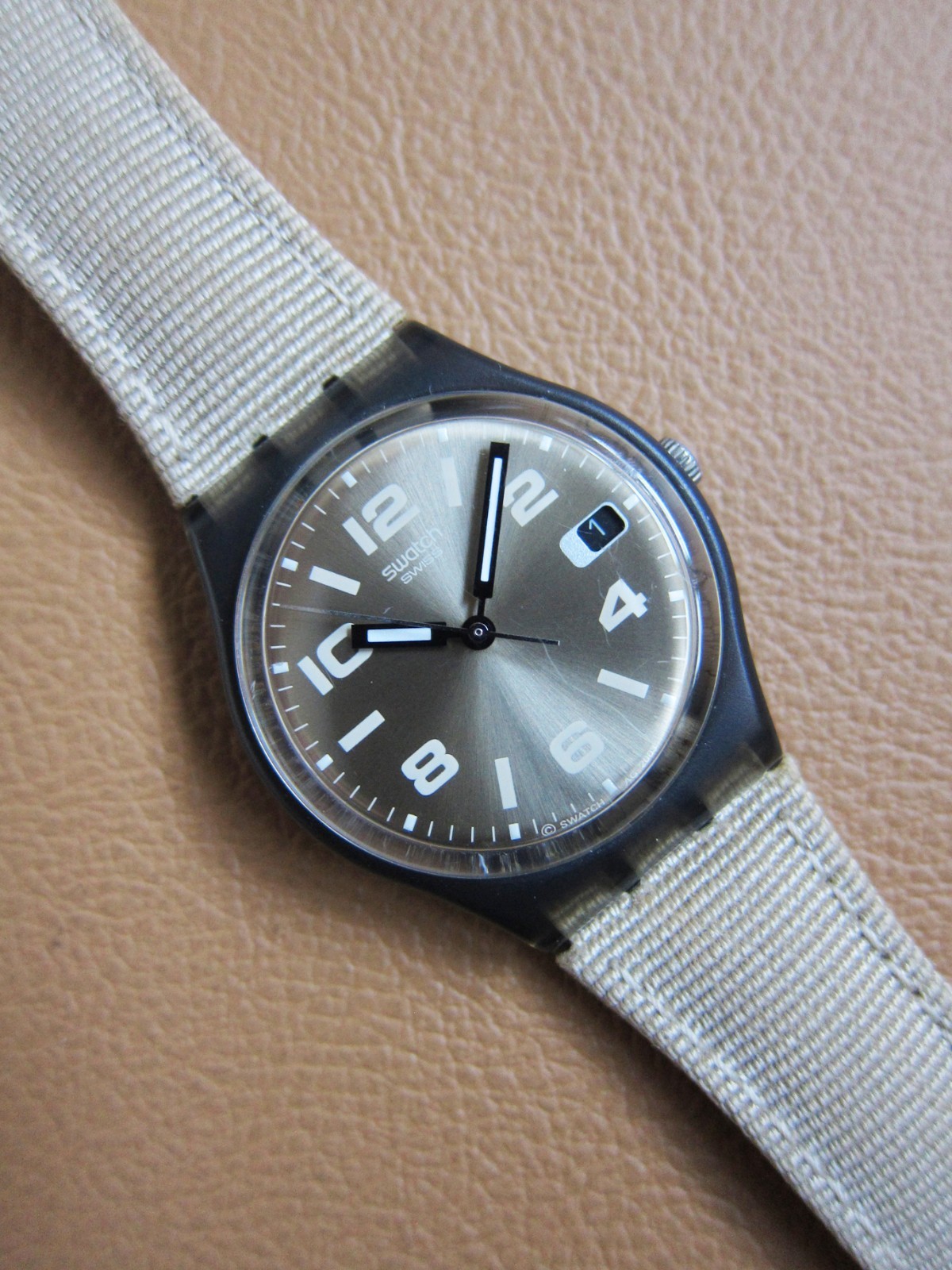 SWATCH Unisex Quartz Watch w/ Metallic Beige Dial (SWISS MADE)