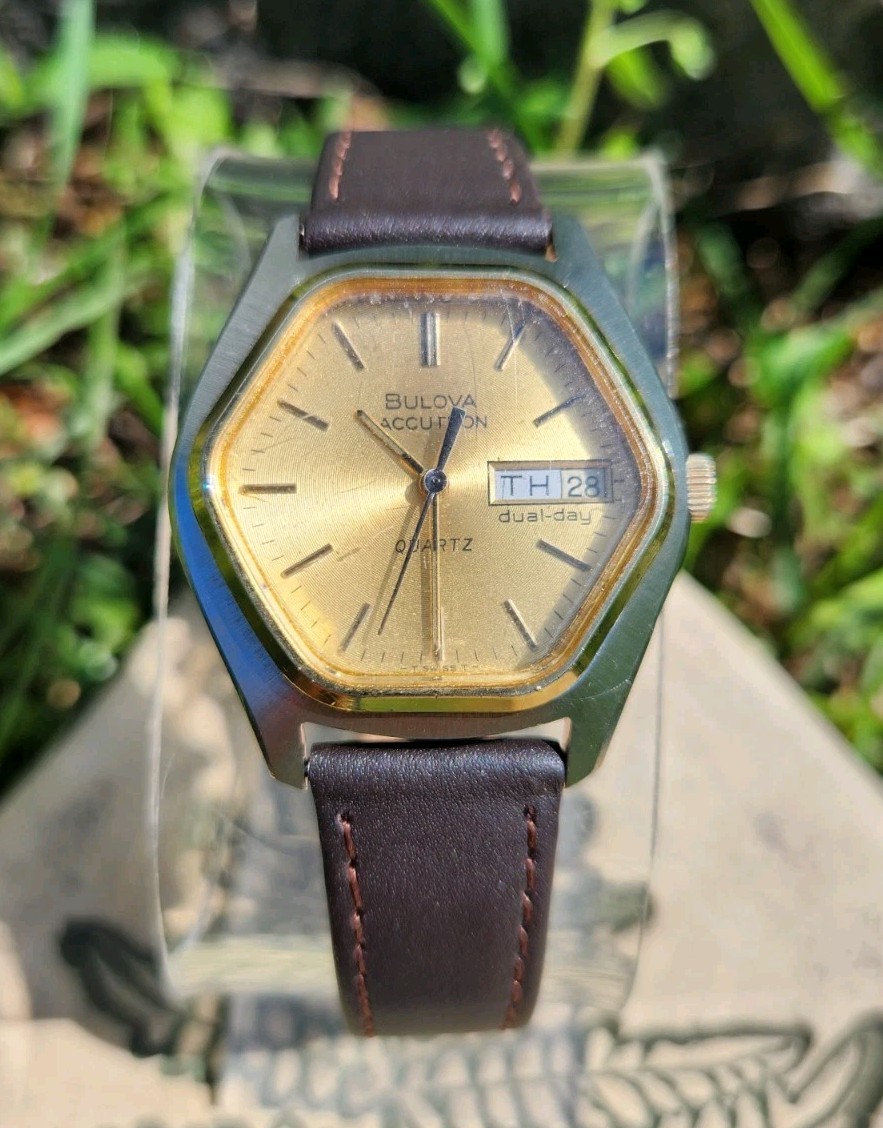 Vtg 1977 Bulova Accutron Quartz Dual-Day RARE Hexagon 35mm Men’s Watch 2423.10!!
