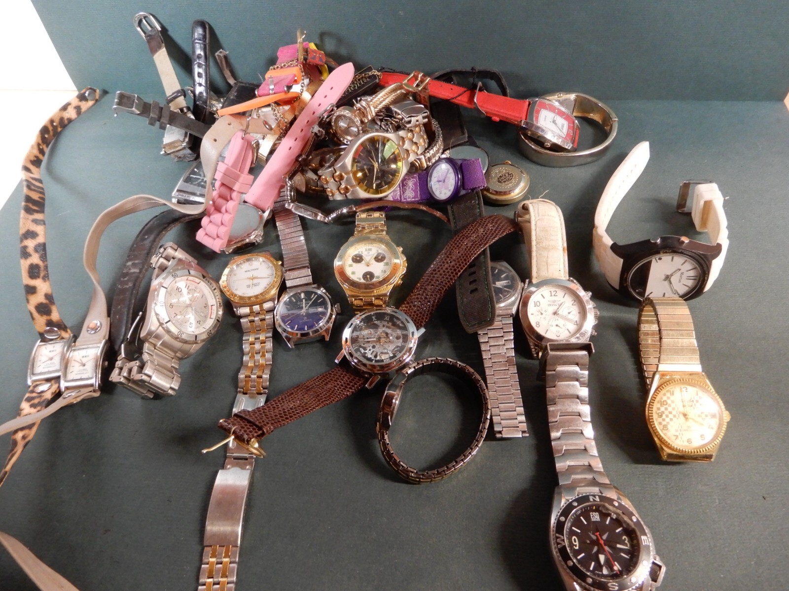 Over 4 Pounds Men’s & Women’s Fashion Watches Shown Sold As Is For Parts/Repair