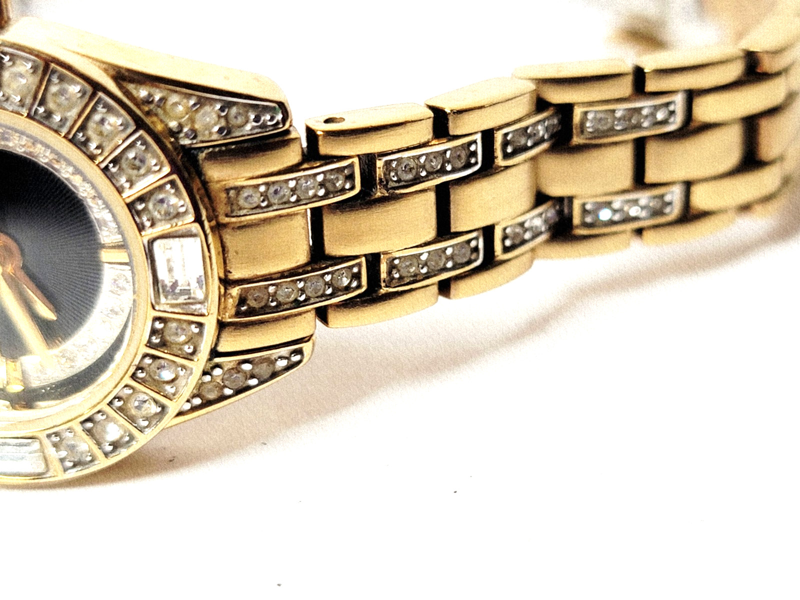 Vintage Women Elgin Model EG231n Analog Watch NO Battery Round Parts Not Tested