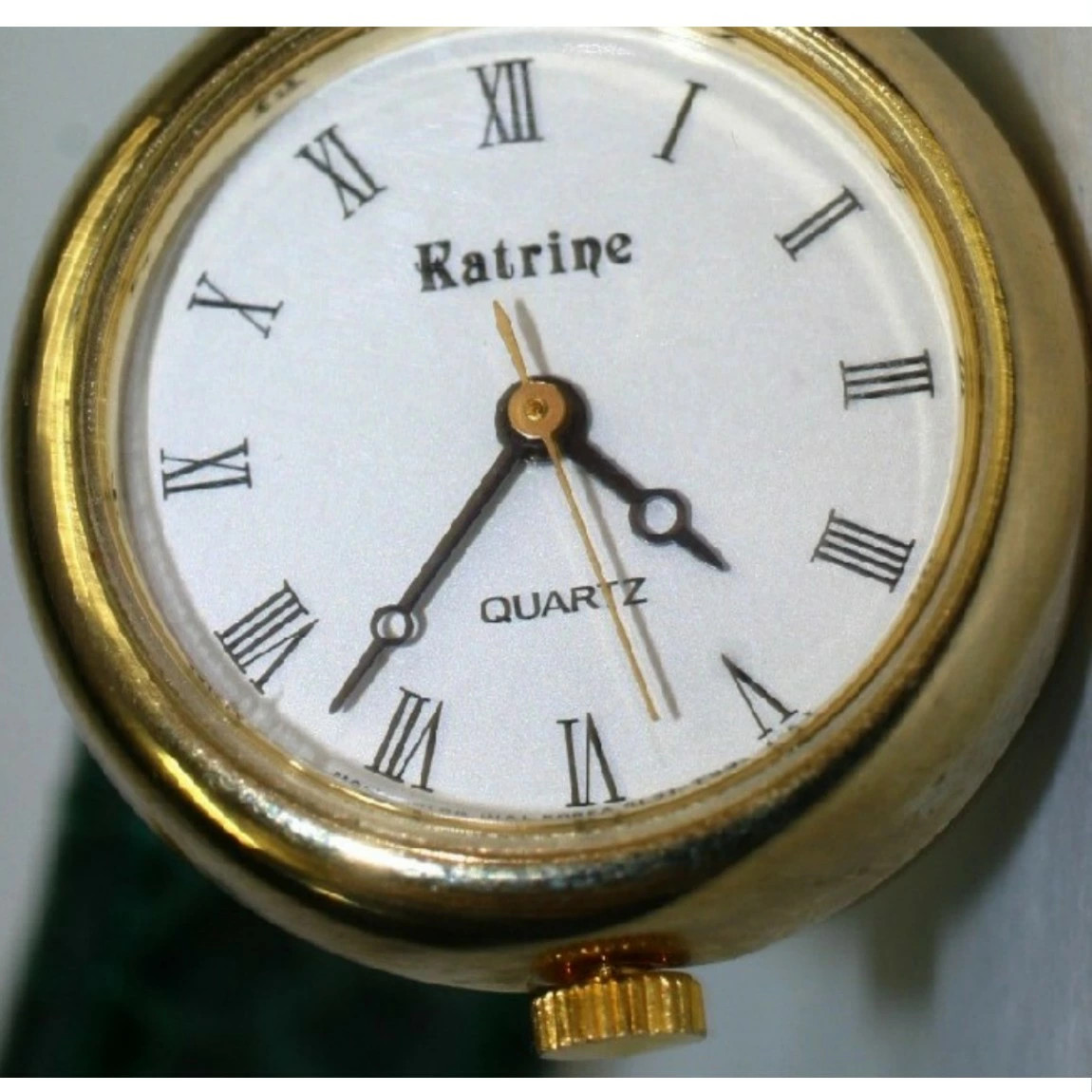 [A1R] Ratrine Gold Bracelet Green Belt Quartz Elegant Ladies Watch [z8v]