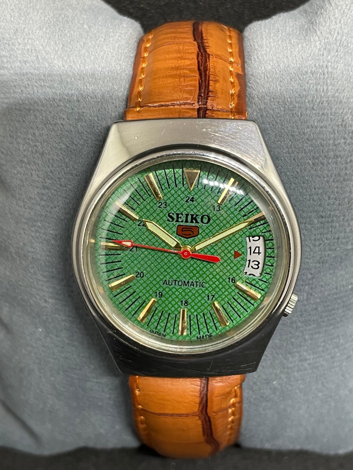 Vintage Refurbished Seiko 5 Automatic Day/Date Japan Made Men’s Wrist Watch