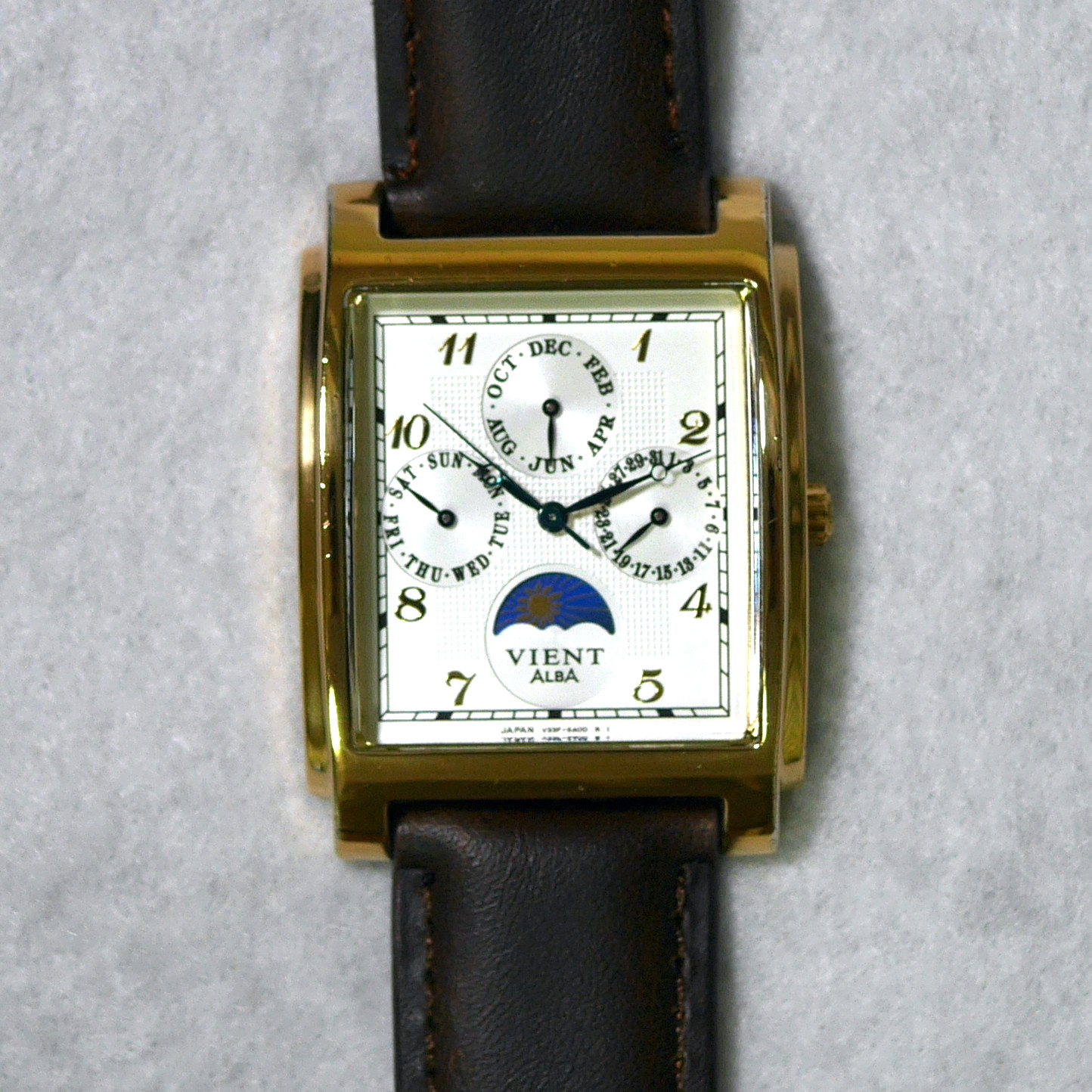 SEIKO ALBA VIENT V33F-5A10 Sun&Moon TripleCalendar Gold Men’s Watch 1985 Japan