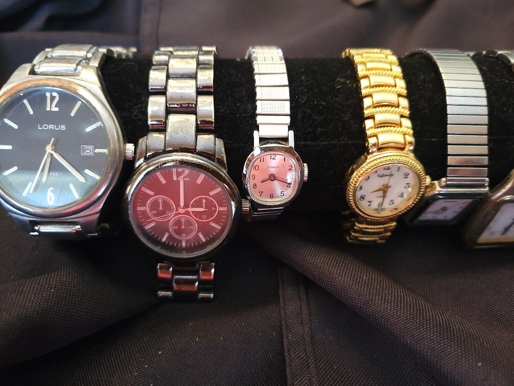 Mixed Lot of 10 Vintage Men’s & Women’s Watches Various Brands Untested
