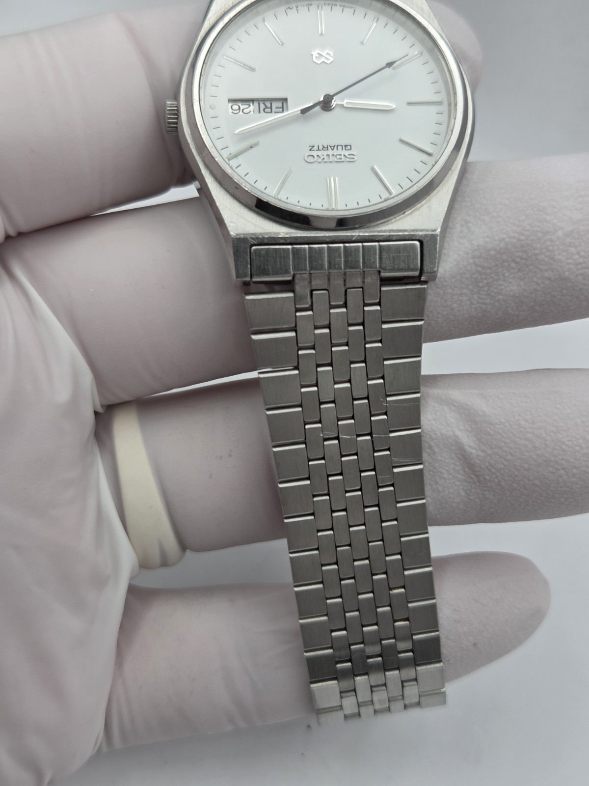 Vintage 1985 Seiko 8c23-6040 Quartz Watch NewCrystal and Battery White Dial 33mm