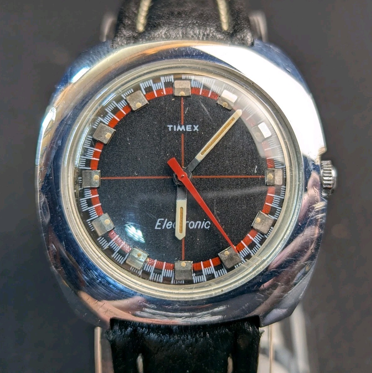 Vintage Timex Electronic 1970s Red Roulette Rally Dial Cushion Case 39mm 7.5″