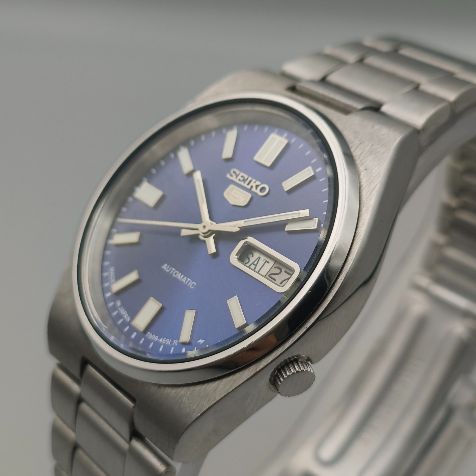 Vintage Seiko 5 Automatic 7009 Blue Dial StainlessSteel DayDate Mens Watch Japan
