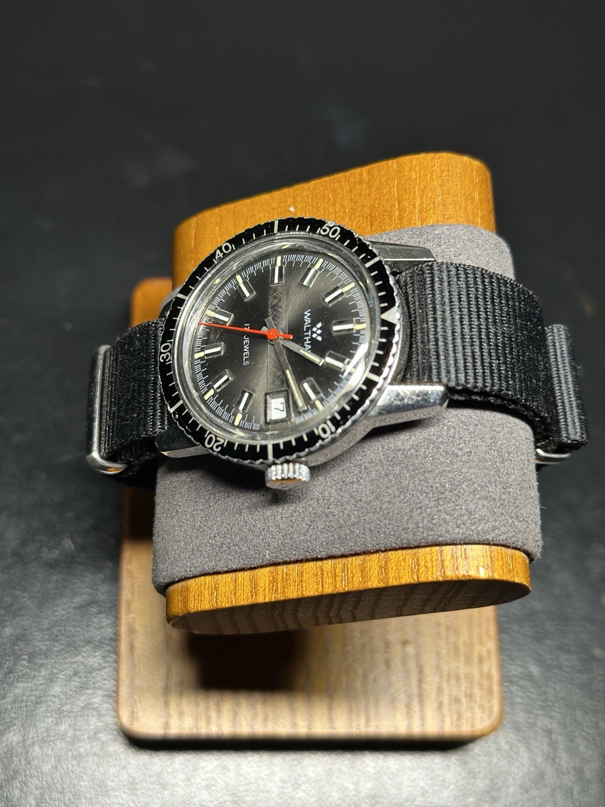Vintage Swiss Made WALTHAM 17 Jewels Skin Diver Style Watch Mechanical Running