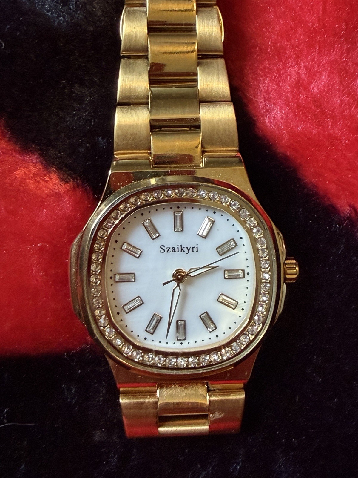 Szaikyri Classic Square Watch for Women