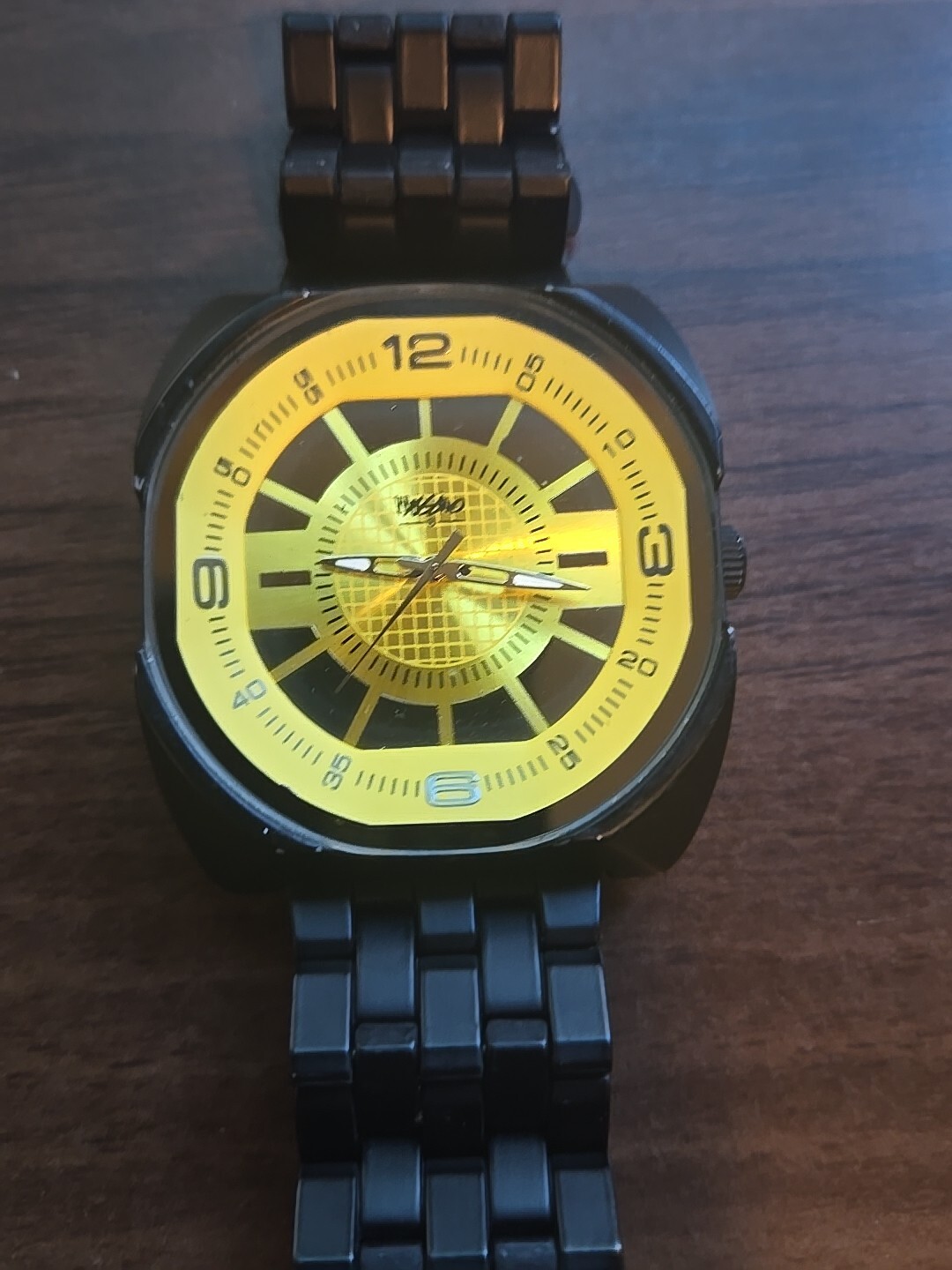 Mens Mossimo MM90290 S60-11 Large Face Watch Black & Yellow