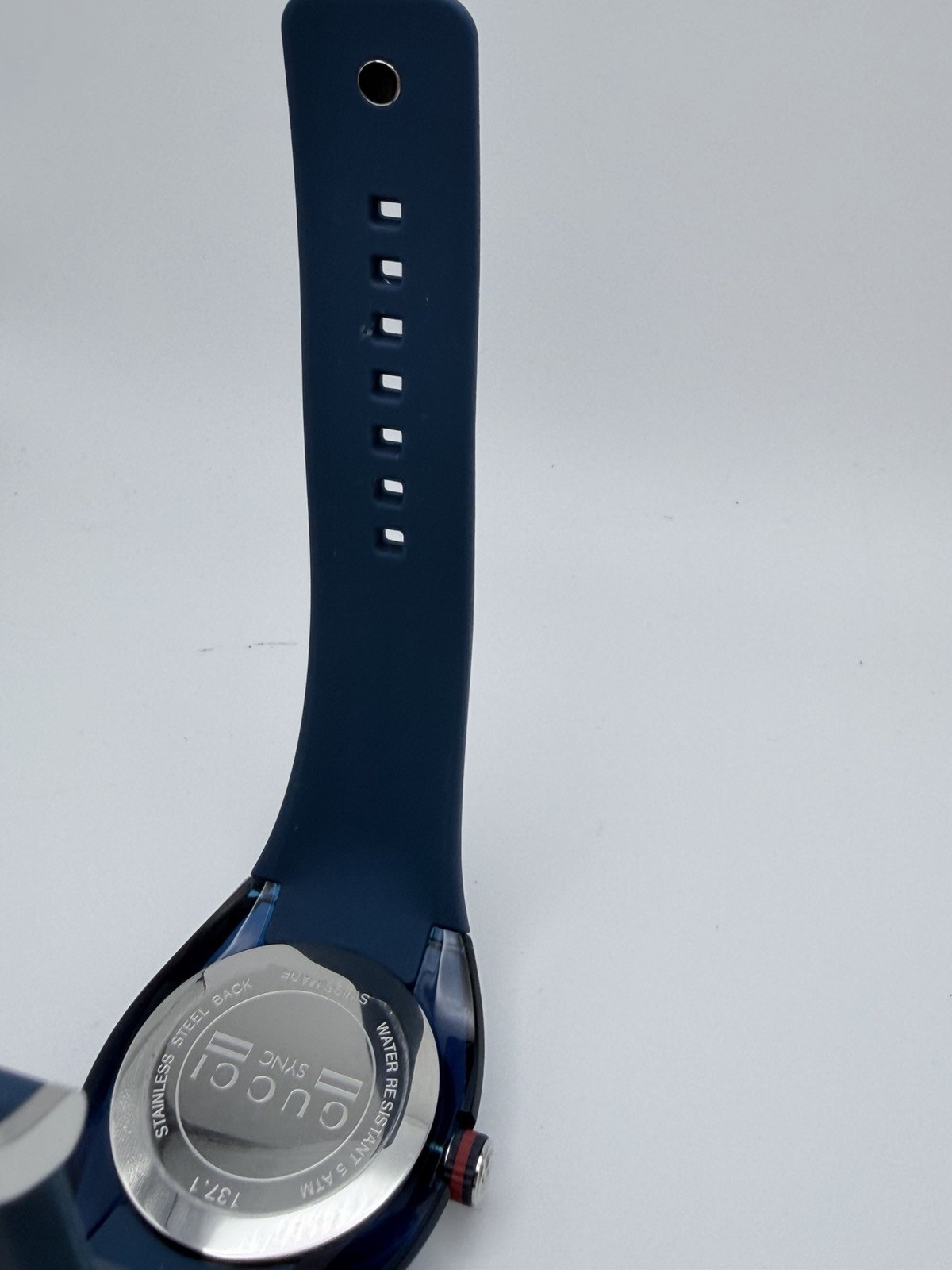 Gucci YA137104 Sync Blue Dial Silicone Strap Men’s Watch – Blue