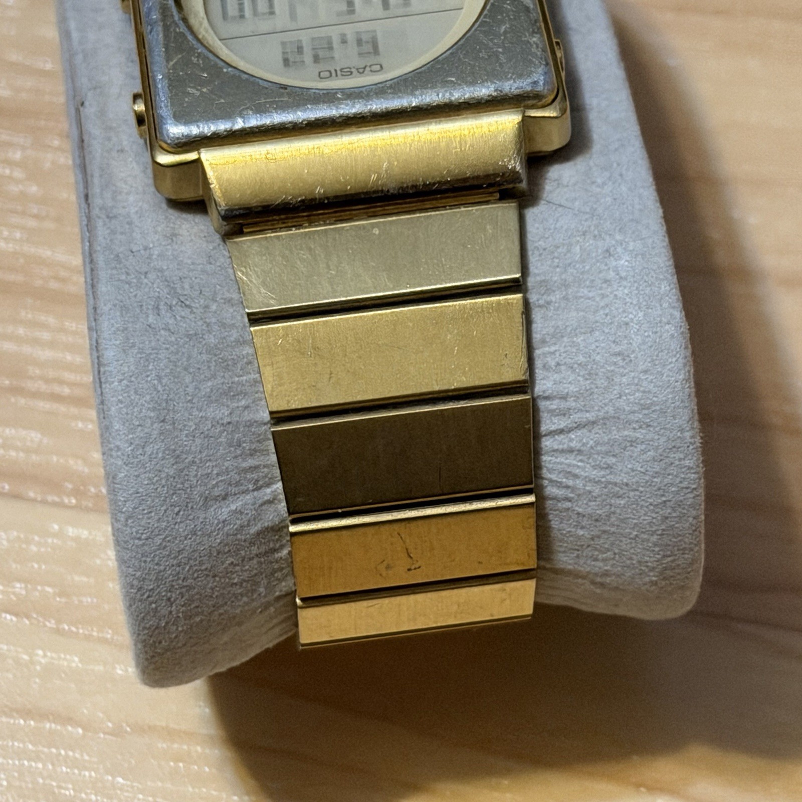 Casio Futurist LA-2002G Vintage Digital Watch 3118 Mod Gold Men’s 2002 *READ*