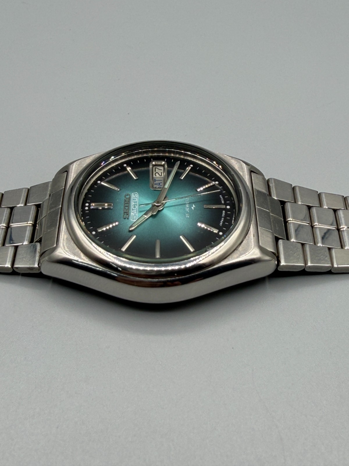 Vintage Seiko 5 Actus 7009 Automatic 21 Jewels Men’s Watch Japan | Blue Sunburst