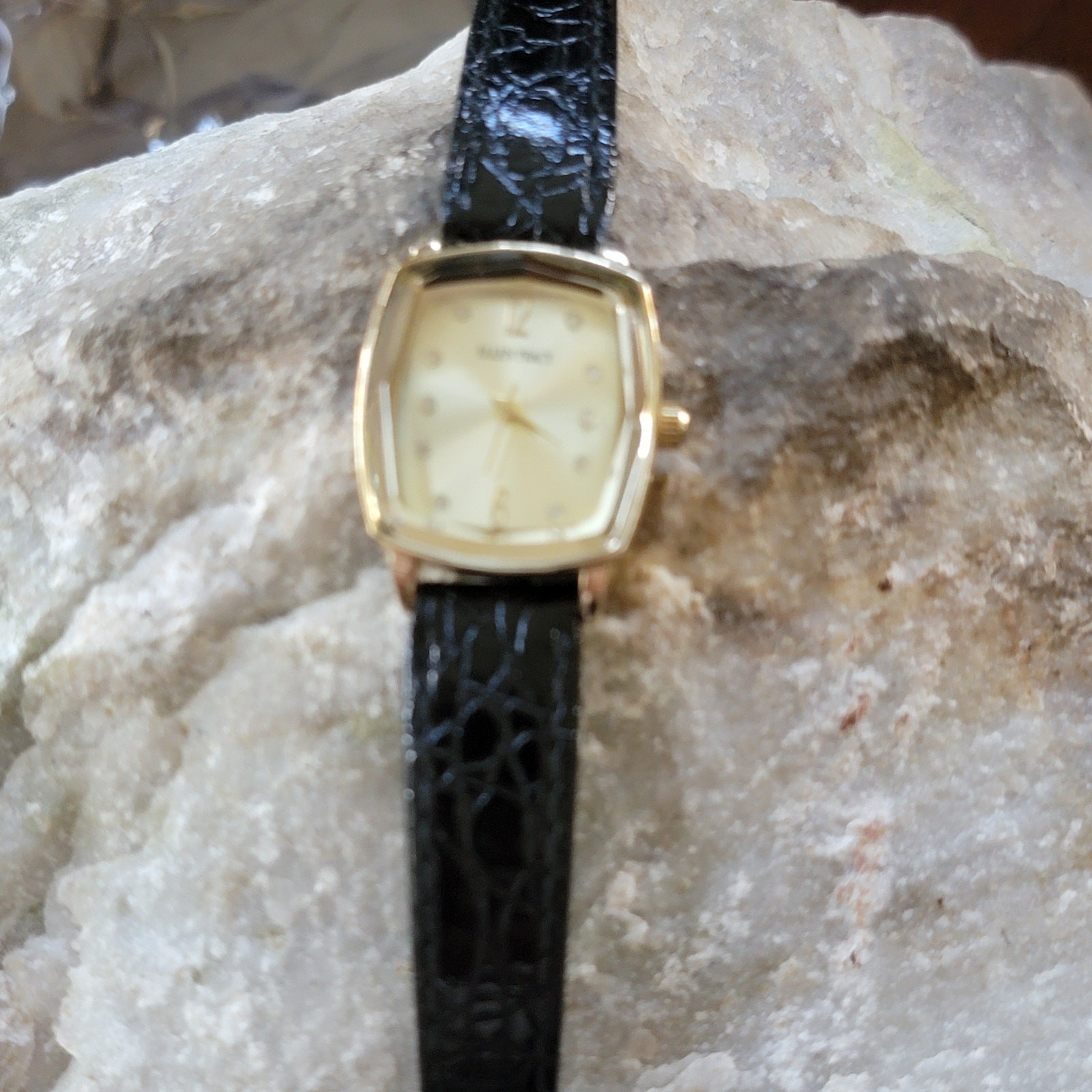 Vintage Hamilton Square Gold Watch Crocodile Calf Strap Elegant Ladies Quartz