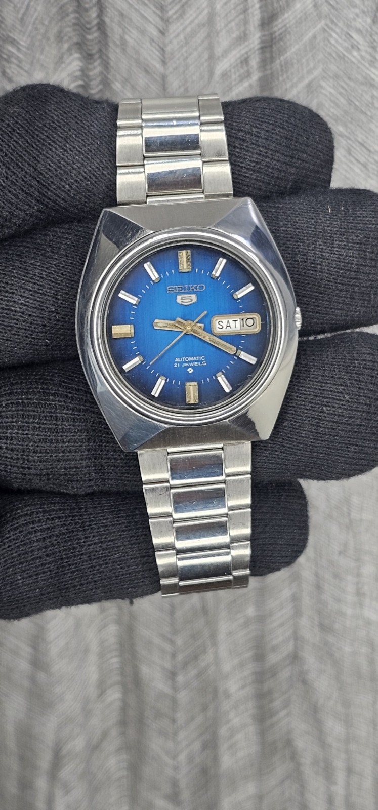 Vintage Seiko 5 Automatic Blue Dial Day/Date Wrist Watch Japan