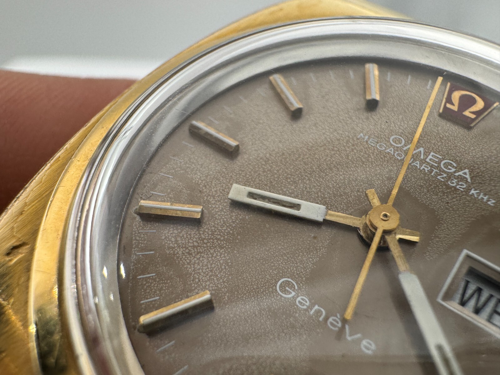Vintage OMEGA 196.0030 Genève Megaquartz 32 KHz Brown Dial Cal Ω 1310 – 39 mm