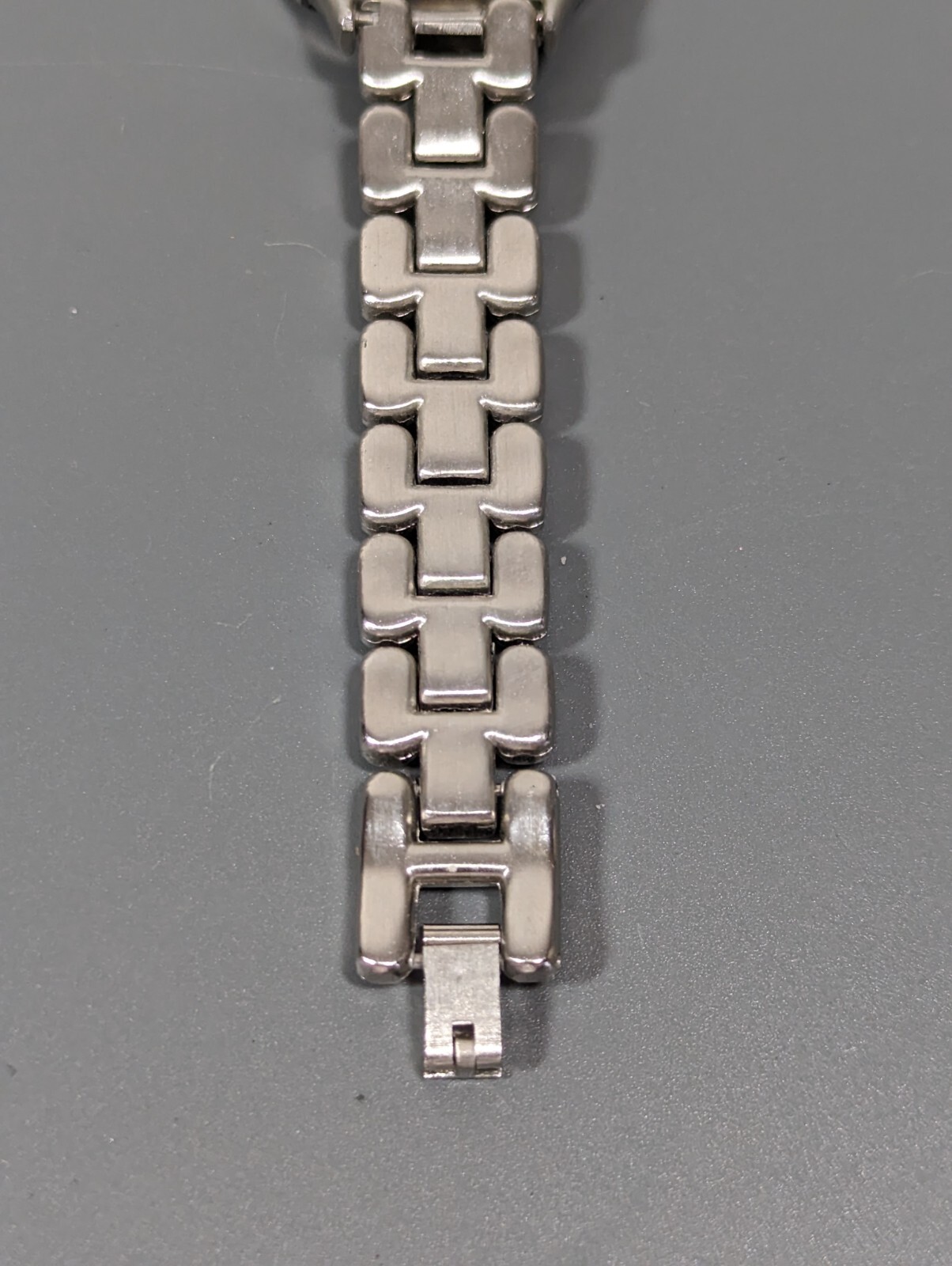 Vivani Blue Green Dial Silver Tone rotating Bezel Link Bracelet Band Watch