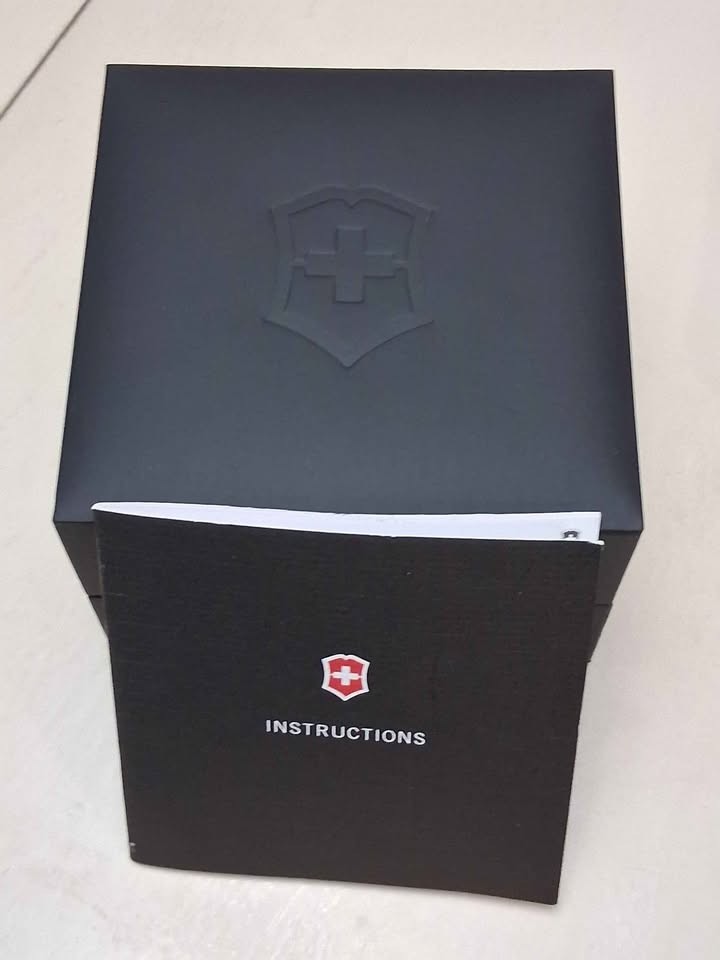 NIB Victorinox Swiss Army White & Bezel Maverick GS 249051 Womens Watch,Box,Book