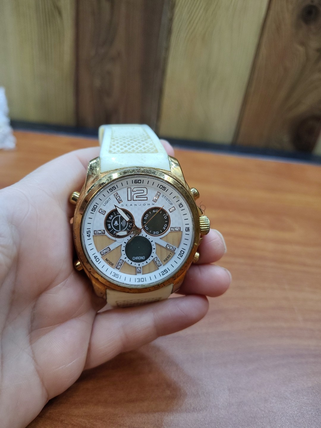 Sean John Mens Large Quartz Fashion Watch White And Gold