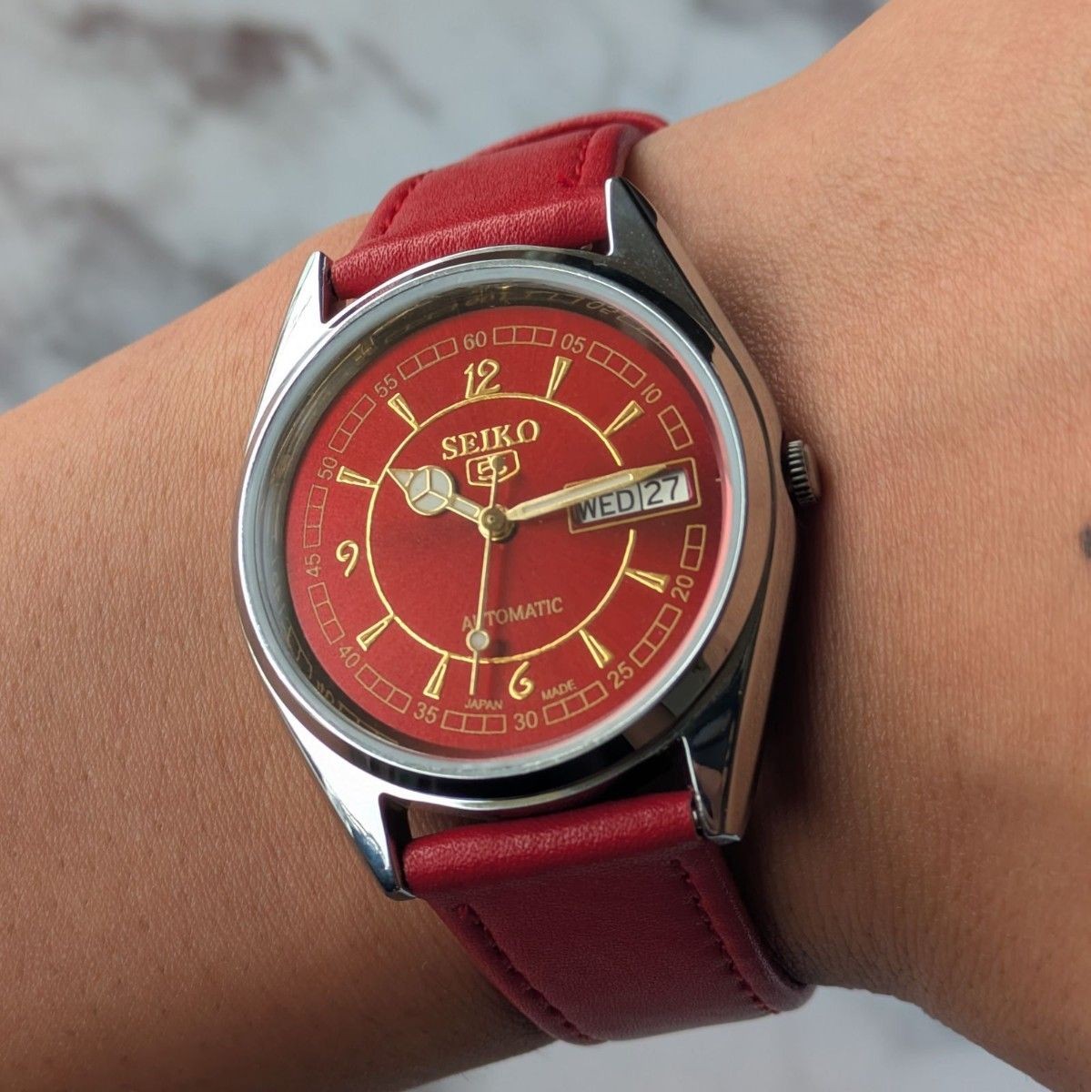 Working Condition SEIKO 5 Automatic Vintage Ruby Red Dial Bar Index Sunburst Lea