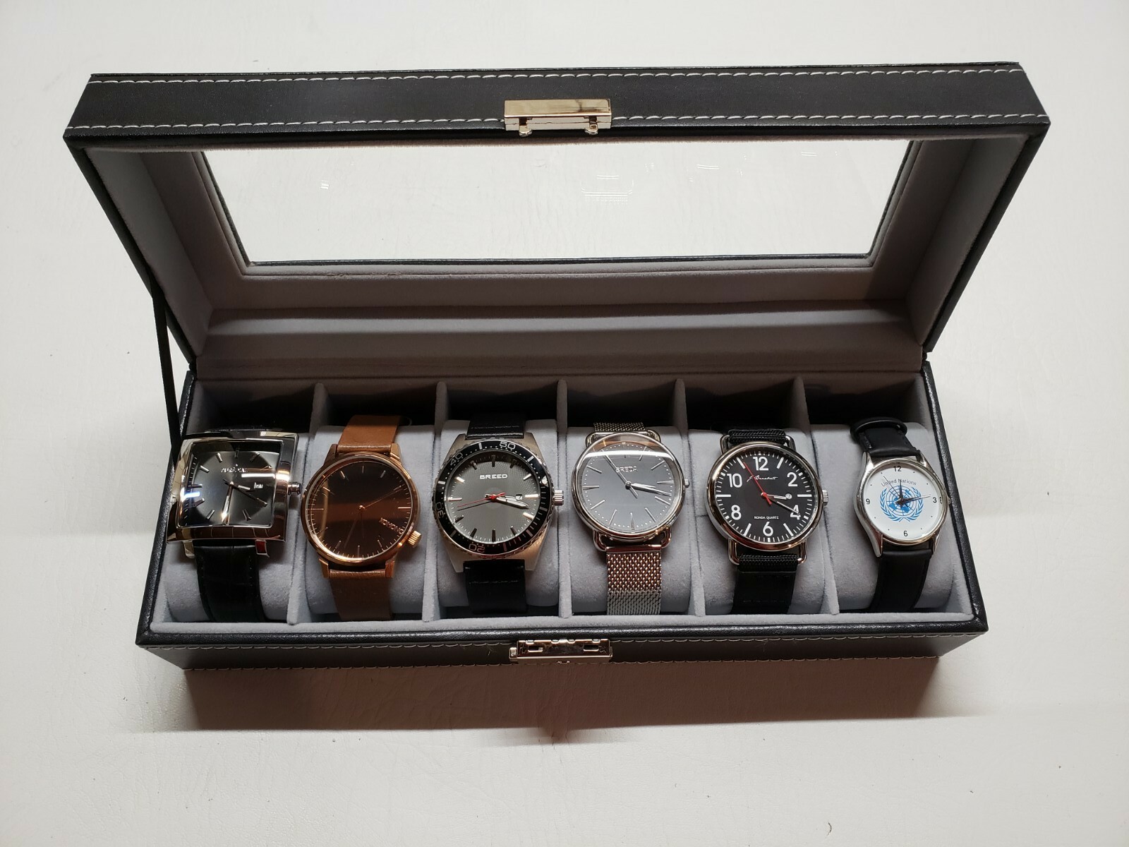 Mens watches Lot of 6 plus case ( PLEASE CHECK ALL PICTURES AND DESCRIPTION)