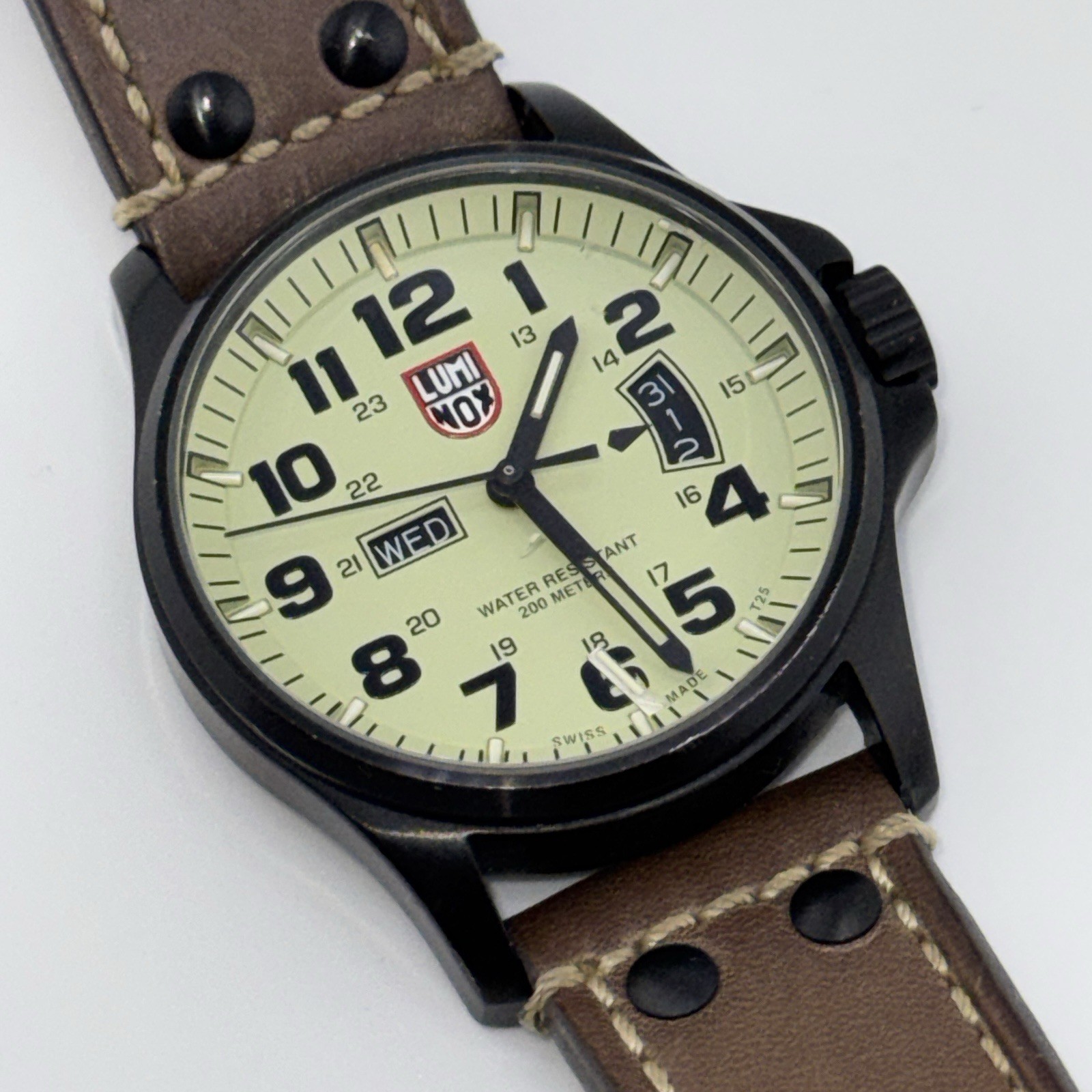 Luminox 1820 Atacama Field Watch W/Ivory Dial, Leather Strap, Day & Date (READ)