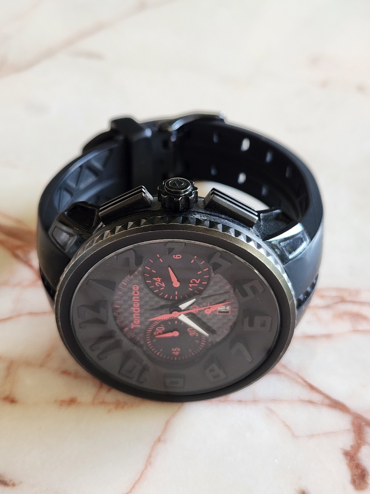 Tendence Round Gulliver 02046018 – 50mm Bold Black & Red Chronograph Used